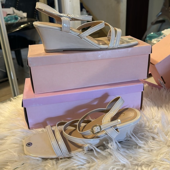 WEDGE SANDAL SIZE 8 NEW NEVER WORN - Picture 2 of 4